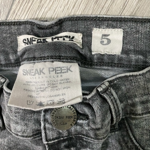 Sneak Peek Stretchy Distressed Jeans Size 5 - Picture 2 of 5